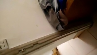 Elderly Chinese Milf Enjoys Creampie