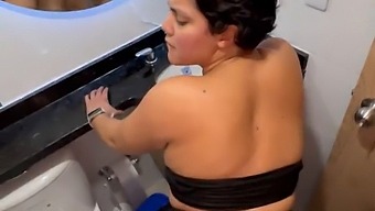 A Random Guy Has Sex With A Young Colombian Girl After Car Sex At The Disco